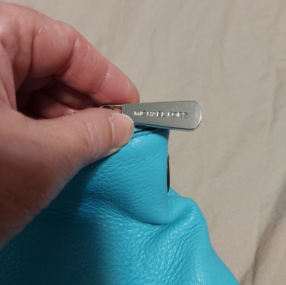 MICHAEL KORS LIKE NEW TURQUOISE LEATHER BAG - Picture 6 of 6